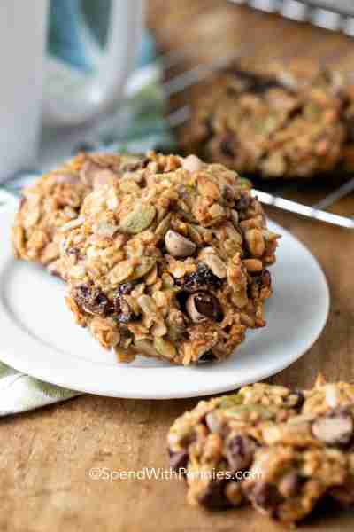Comment RECIPE to get the recipe! Start your day off on a wholesome and sweet note! Breakfast cookie...