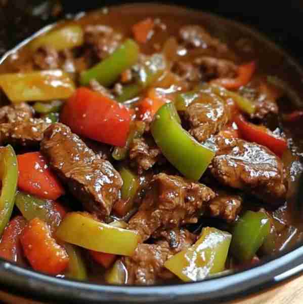 Beef Pepper Stir-Fry 🥩🌶️ Ingredients: 1 lb beef strips 1 red bell pepper, sliced 1 green bell peppe...