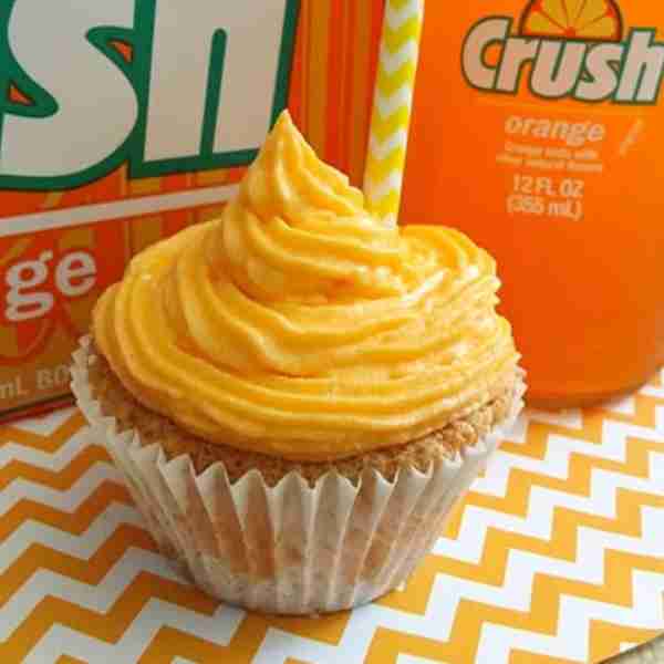 🧡 Orange Creamsicle Cupcakes! 🍦 With Orange Crush Buttercream Frosting! 🧡🍦 Get the Recipe in the...