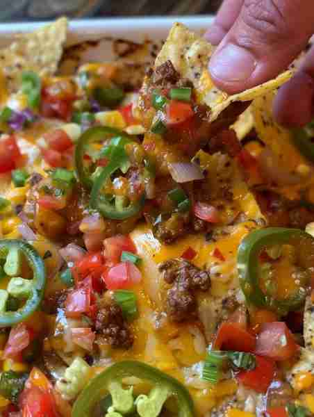 Vegan Loaded Nachos Recipe 😋 I’ve been eating vegan for over 2 years and although I make tons of tr...