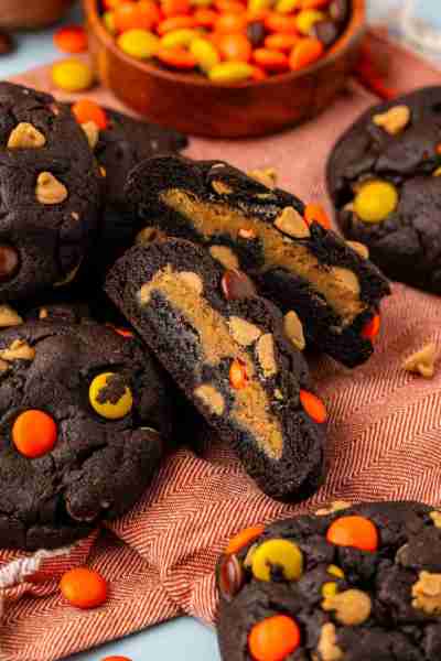 ⏰🍪Say hello to your new favorite cookie recipe, ready in under an hour, these mouthwatering Chocol...