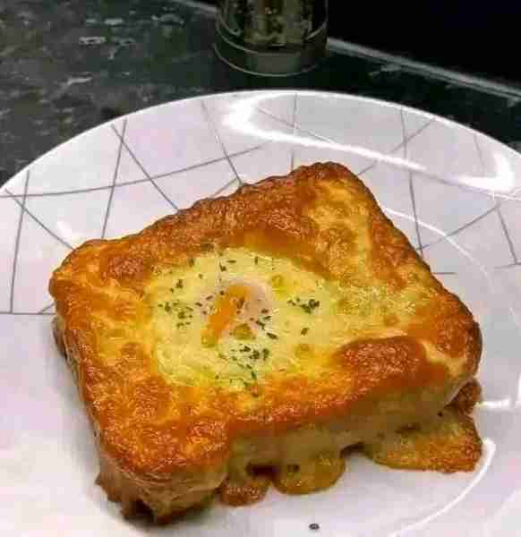 Egg in a Toast. 🌟 Is my new fav way to make breakfast toast without babysitting the stove. Game cha...