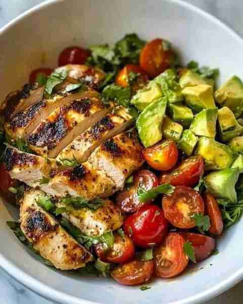 Grilled Chicken Avocado Salad Ingredients For the Chicken: • 2 chicken breasts • 1 tbsp olive oil •...