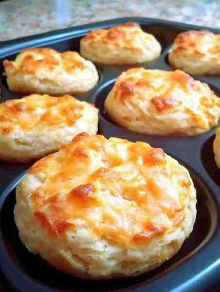 Better Than Jim ‘N Nick’s Cheesy Biscuits Ingredients 1 1/2 cups Bisquick 3/4 cup buttermilk 3 table...