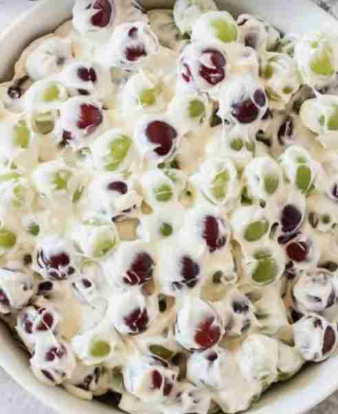 Yummm family favorite (Grape Salad) 🍇 😋 8 ounces cream cheese room temperature 1 cup sour cream 1/...