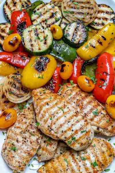 Grilled Garlic Chicken + Veggies DINNER is ON the Grill tonight! 🔥 THIS is THE ONLY grilling recipe...