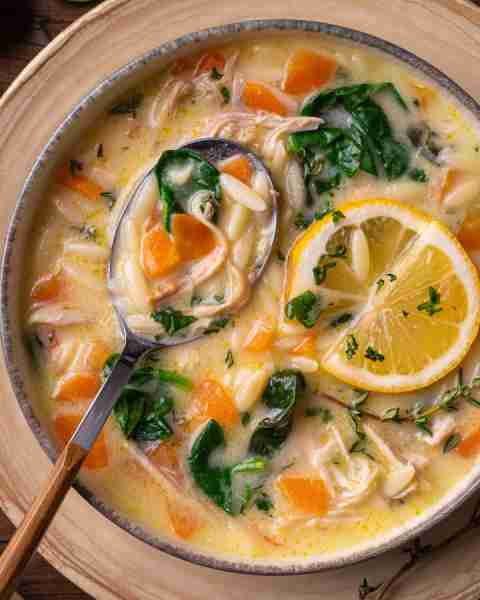 Lemon Chicken Orzo Soup with Spinach!🥕🍋🥬 𝐒𝐏𝐑𝐈𝐍𝐆 & 𝐒𝐔𝐌𝐌𝐄𝐑 𝐒𝐎𝐔𝐏: light, fresh, healthy!
