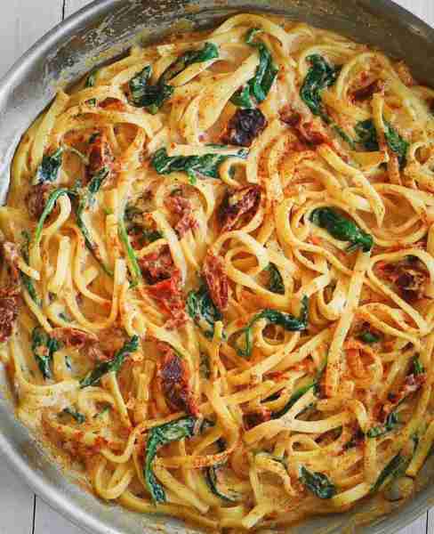 Linguine with Spinach and Sun-Dried Tomato Cream Sauce in 30 Minutes!🍅🍅 MEATLESS.