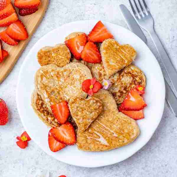 #MothersDay and heart-shaped Oatmeal Pancakes make the most adorable combo! ❤❤❤ A Super Simple, REA...