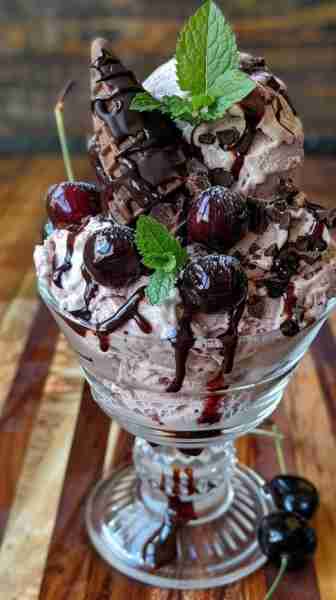 Black Forest Ice Cream Sundae (Vegan) 🍫🍒🍦 Ingredients: https://easyrecipes.petfiks.com/black-fore...