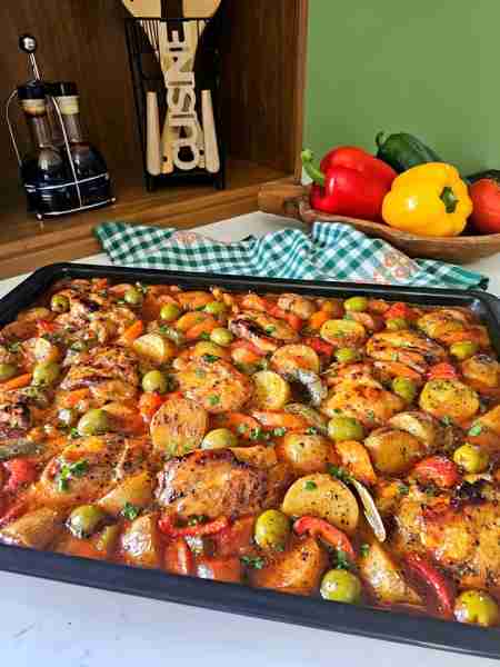 FRICASE DE POLLO - CUBAN CHICKEN FRICASSEE ✨️🍗 I love making hearty casseroles and this Cuban Stew...