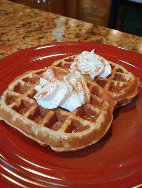 Keto Gingerbread Chaffles Ingredients: 1 egg 1 oz cream cheese 2 tbsp almond flour or 2 tsp coconut...