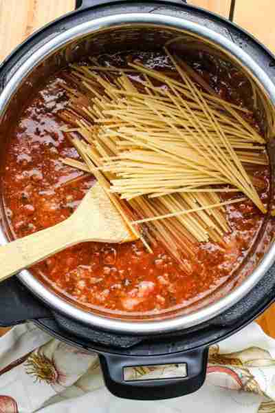 Instant Pot Bolognese is next level amazing, and ready in no time! It’s on for dinner right now… ht...