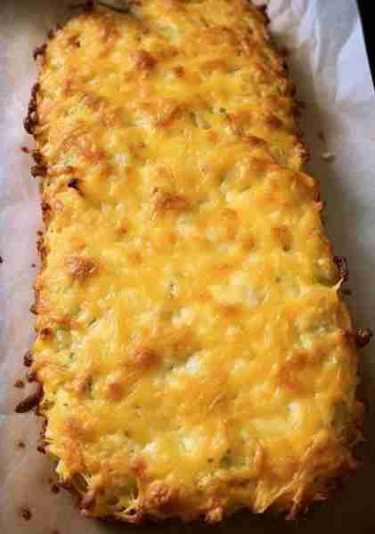 I started snacking on this and couldn't stop. Unreal that it's also low-carb. Full recipe 👇 💬