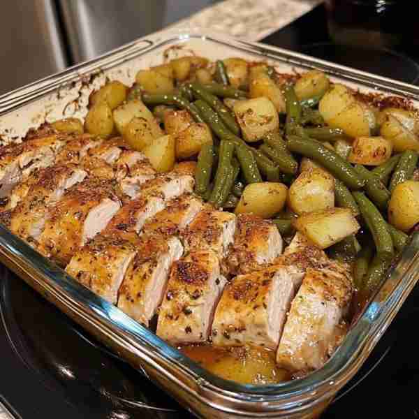 One-Pan Italian Chicken, Potato, and Green Bean Bake Ingredients 2-3 chicken breasts, cubed 3-5 smal...