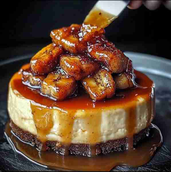 Caramelized Banana Cheesecake with Rum Glaze 🍌🍰 A rich, creamy cheesecake topped with golden banan...