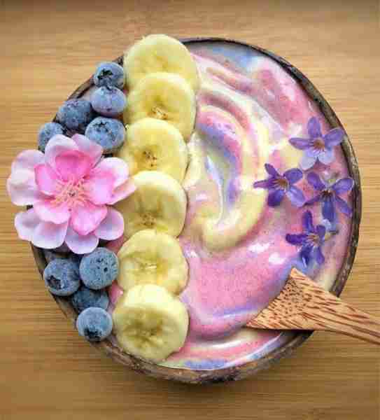 Colorful Smoothie Bowl Ingredients: For the Smoothie Base: 1 frozen banana (for creaminess) 1/2 cup...