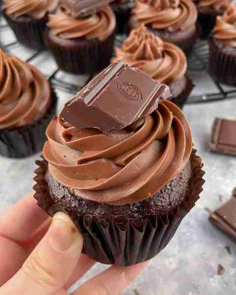 Nutella Bueno Cupcakes Prep Time: 25 minutes Bake Time: 18–22 minutes Cool + Decorate: 30+ minutes Y...