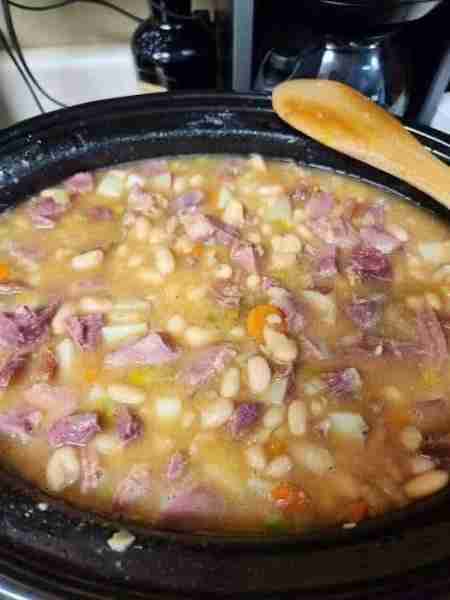 CROCKPOT NAVY BEAN AND HAM SOUP INGREDIENTS 1 pound dried Great Northern OR navy beans, picked over...
