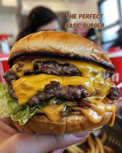 🍔 𝑇ℎ𝑒 𝑃𝑒𝑟𝑓𝑒𝑐𝑡 𝐵𝑎𝑠𝑖𝑐 𝐵𝑢𝑟𝑔𝑒𝑟 🍔 Crafting the perfect basic burger is all about simplicity and quality...