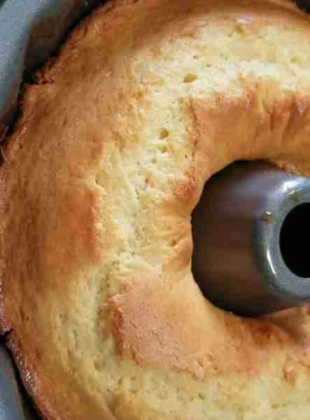 Vanilla Bundt Cake Recipe that’s sure to impress! Ingredients: 2 1/2 cups all-purpose flour 2 1/2 ts...