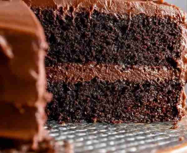 Chocolate Cake with Chocolate Frosting: Chocolate Cake Ingredients: For the Cake: 1 3/4 cups all-pur...