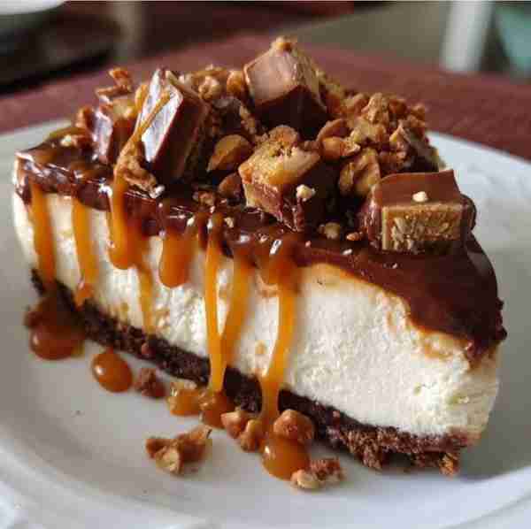 **No-Bake Snickers Cheesecake** **Ingredients:** **For the Crust:** * 1 ½ cups chocolate cookies (li...