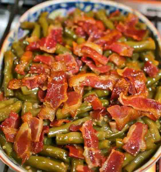 Would Anyone Here Actually Eat Smothered Green Beans 😍 Ingredients 1 lb fresh green beans, trimmed...