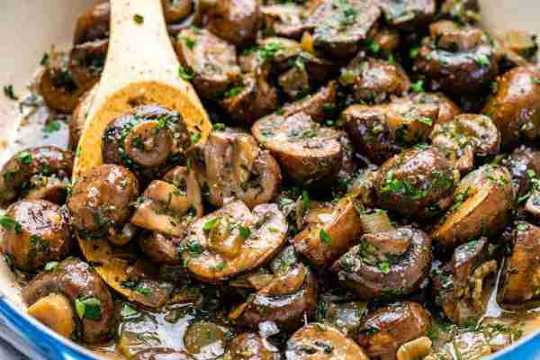 Where are our MUSHROOM LOVERS at?🍄 This Garlic-Herb Sauteed Mushrooms is a MUST-MAKE! The older (w...