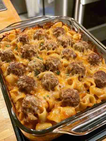 This recipe for Swedish meatballs and noodles was a big hit on a winter night! 𝗙𝗨𝗟𝗟 𝗥𝗘𝗖𝗜𝗣𝗘 𝗕𝗘𝗟𝗢𝗪 👇