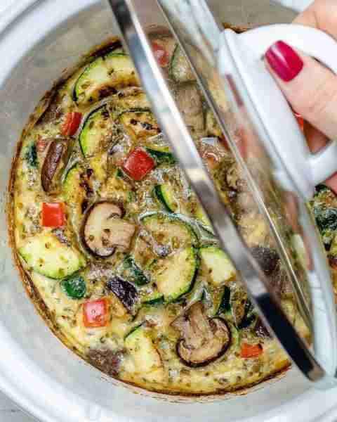 There are MANY, many things that I LOVE about this Crockpot Veggie Frittata recipe, the first is FLA...