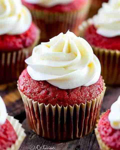 Red Velvet Cupcakes 🧁 Yield: 12 cupcakes ⏱ Total Time: ~50 minutes (15 min prep, 20–25 min bake, 10...