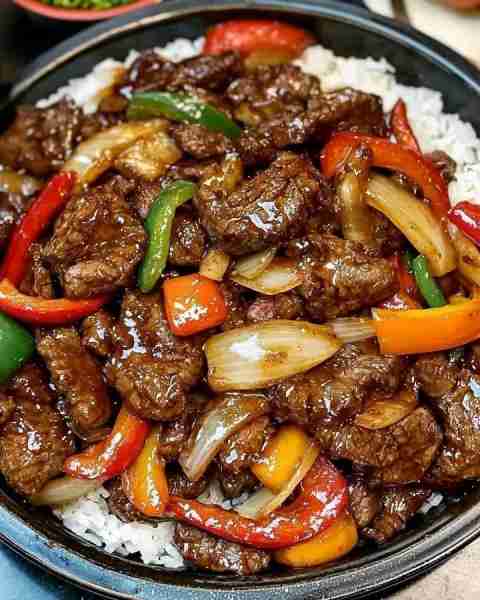 Sizzling Chinese Pepper Steak with Onions 🥩🌶️🍚 Ingredients 🛒 1 lb flank steak or sirloin, thinly...