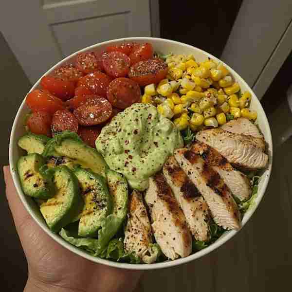 🥗 Grilled Chicken & Avocado Power Bowl – Fresh, Colorful & Creamy Goodness! 🍅🌽 Prep Time: 15 minu...