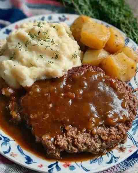Would You Eat This Meatloaf with Mashed Potatoes and Gravy Ingredients: Meatloaf: 1 lb (450g) ground...