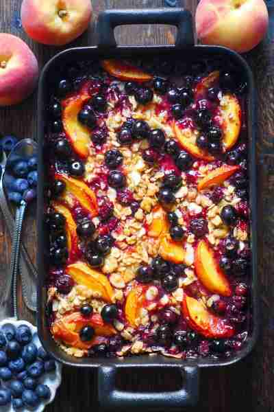 Peach and Blueberry Crisp (crunchy oatmeal and almond topping!)🫐🍑