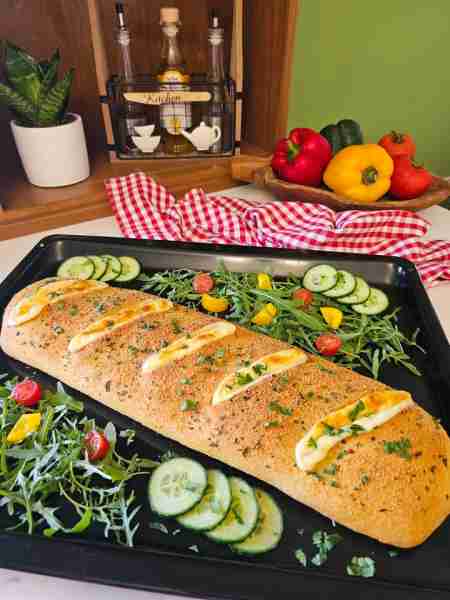 CHICKEN CORDON BLEU STROMBOLI 🍗🍕🍷 This Chicken Cordon Bleu is a delightful twist on the Classic C...