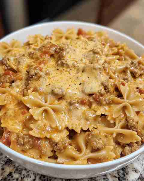 Creamy Velveeta Beef Bowtie Pasta noodles Ingredients : 2.25 pounds ground beef 1 (8 oz) block of cr...