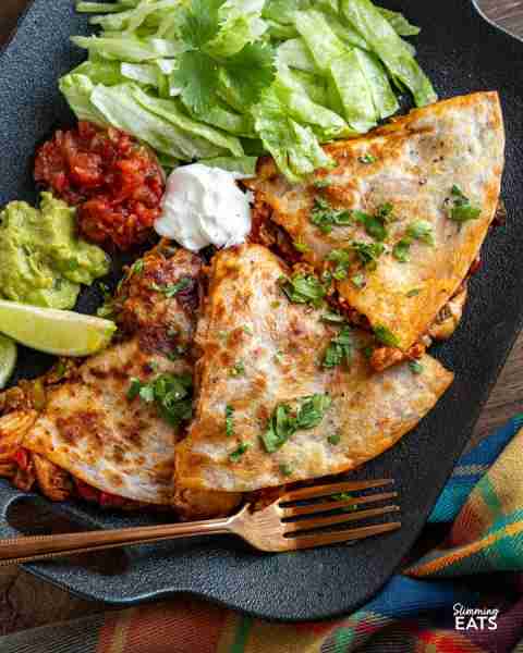 https://www.slimmingeats.com/blog/cheesy-salsa-chicken-quesadilla Enjoy these delicious Savoury Chic...