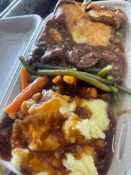 Pie & mash with some veg and gravy 😋