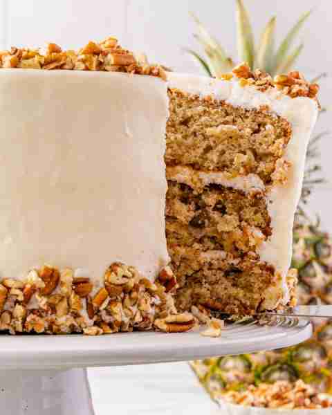 Pineapple and Banana Cake with Pecans and Cream Cheese Frosting.🍍🍌