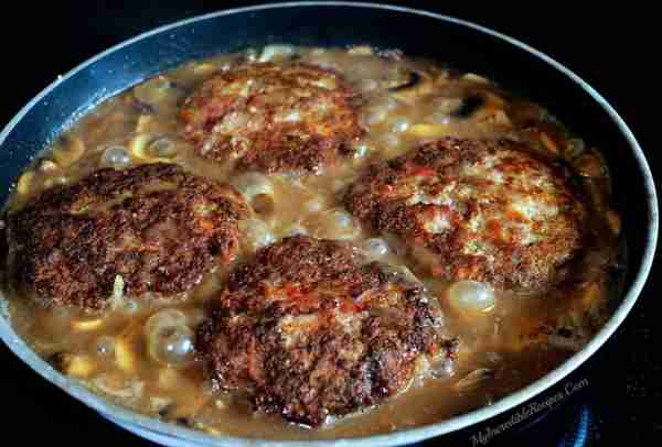 Smothered Hamburger Steaks in Gravy! 🔥 Just like Mom made! The Best! RECIPE BELOW!