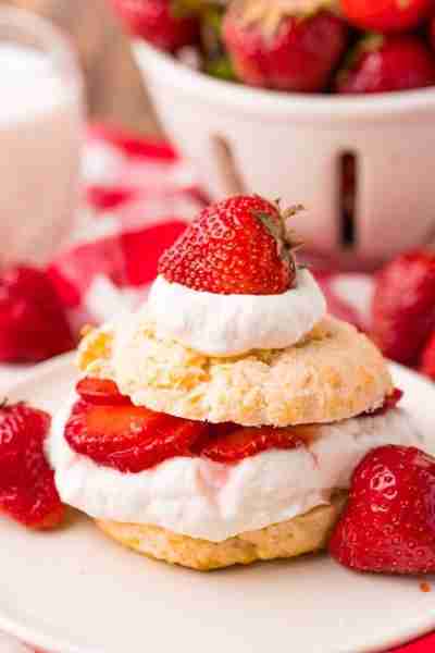 🍓🍰 Homemade Strawberry Shortcake (With Cream Biscuits) 😋 🌟RECIPE IN COMMENTS🌟