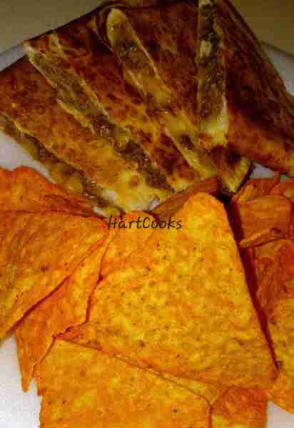 Cheesy Beef Quesadilla😋😋😋 #lunchtime #lunchideas #foodpic #foodies #foodblog #quesadillas #yum