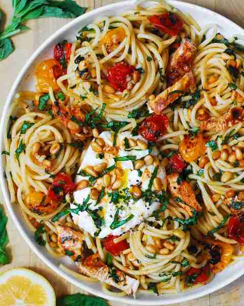 🍅🍅 𝐒𝐔𝐌𝐌𝐄𝐑 𝐂𝐇𝐈𝐂𝐊𝐄𝐍 𝐒𝐏𝐀𝐆𝐇𝐄𝐓𝐓𝐈 with Burrata, Pine Nuts, and Lemon Butter Garlic Sauce.🍋🍋 You can al...