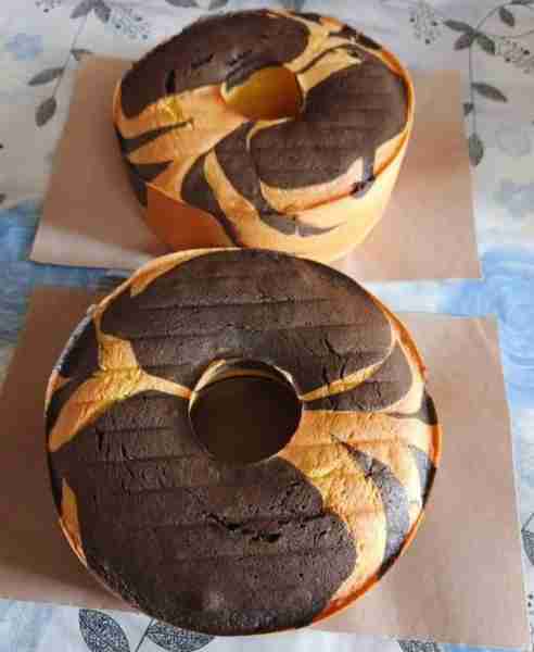 RESEP ZEBRA CAKE By jane kembuan Bahan: 3btr telur 100gr gula 100gr mentega cair 125gr terigu 1/2sdt...
