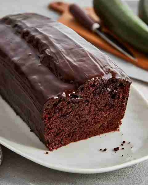 Zucchini Chocolate Cake 🍫 With recipe 📌 The cake is especially moist thanks to grated zucchini and...