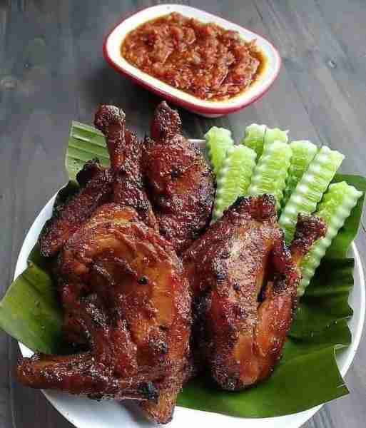 Resep Ayam Bakar Kampung Bahan: 1 ekor ayam kampung , potong 4 2 sdm kecap manis 1 sdm gula merah di...