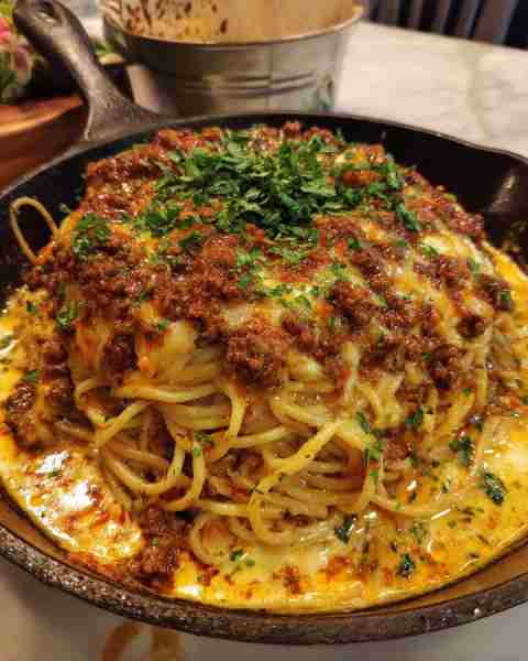Cajun Beef Spaghetti in Creamy Three-Cheese Parmesan Sauce Ingredients: 1½ lbs ground beef 12 oz spa...
