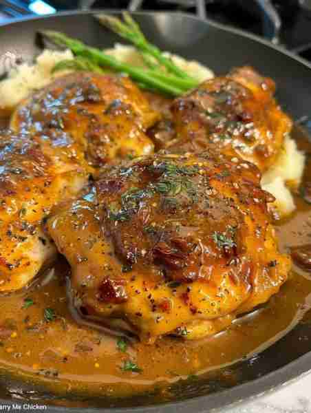 “Marry Me Chicken”😋 Ingredients: 6 Chicken Thighs Use ALL seasonings to your liking Onion powder Ga...